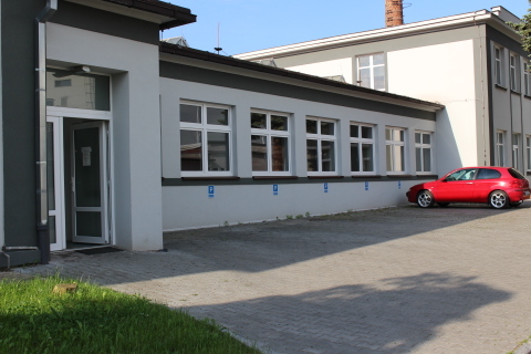 Přízemní objekt s parkovištěm